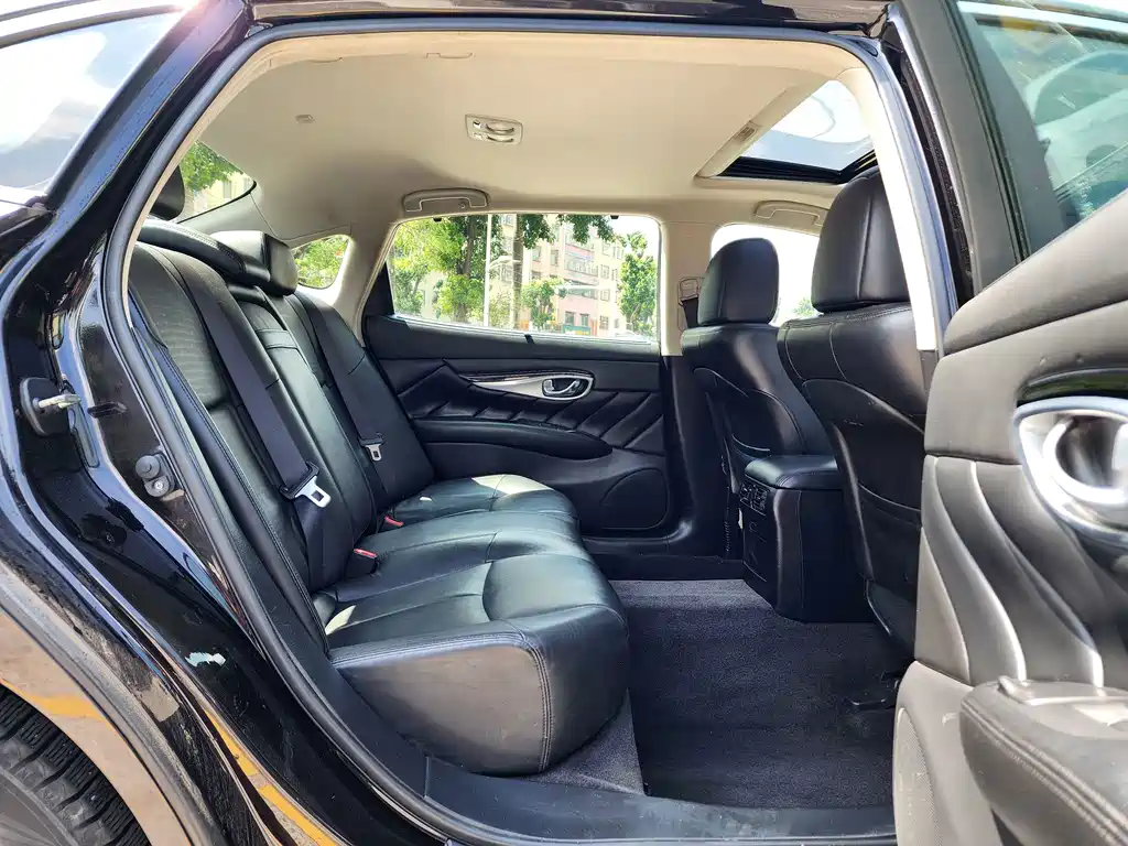 Infiniti Q70 — миниатюра 11