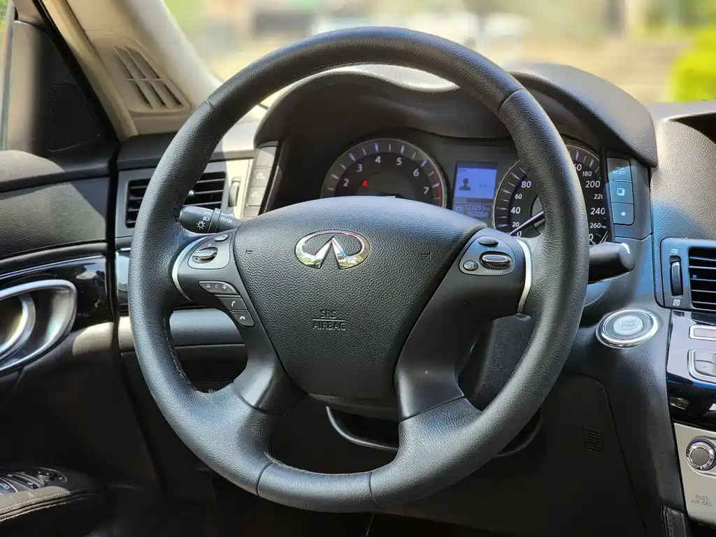 Infiniti Q70 — миниатюра 16