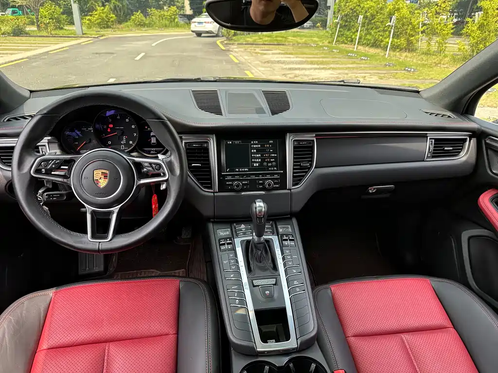 Porsche Macan — миниатюра 8