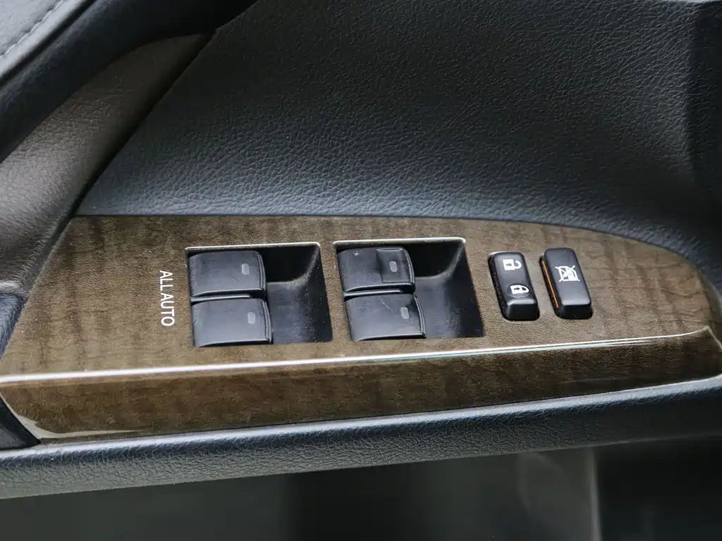 Toyota Reiz — миниатюра 9