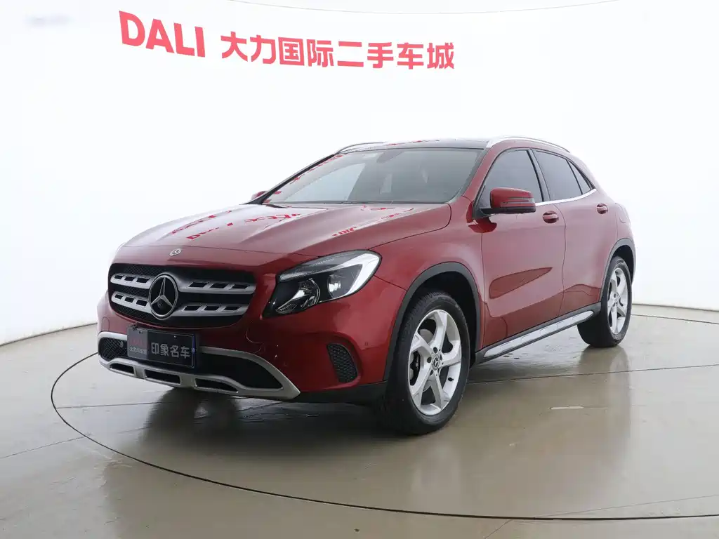 MERCEDES-BENZ GLA