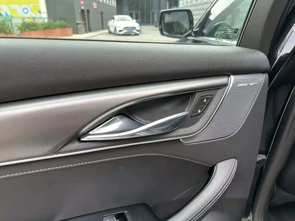 Cadillac CT5 — миниатюра 18