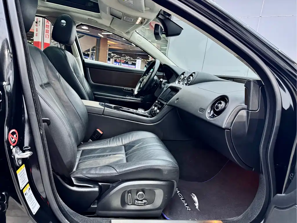 Jaguar XJ — миниатюра 17