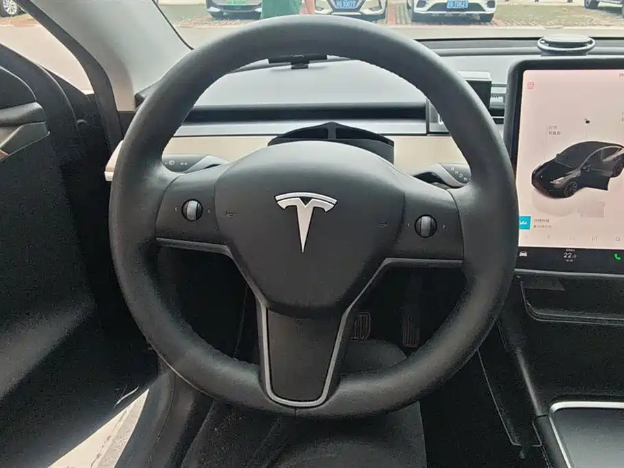 TESLA MODEL Y