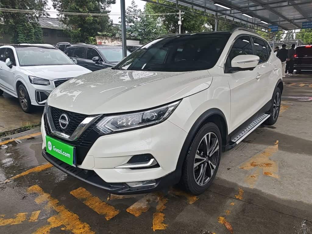 Nissan Qashqai 2.0 л 2023 г. Белый, пробег 25900 км