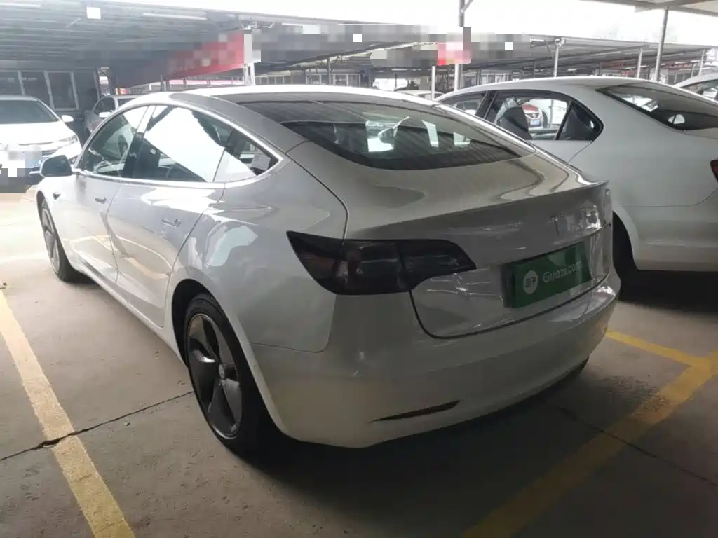 Tesla Model 3 — миниатюра 5