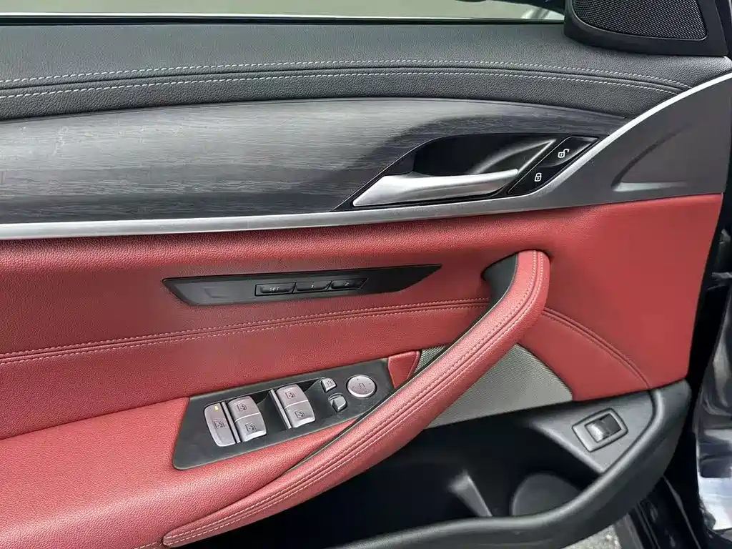 BMW 5 Series — миниатюра 9