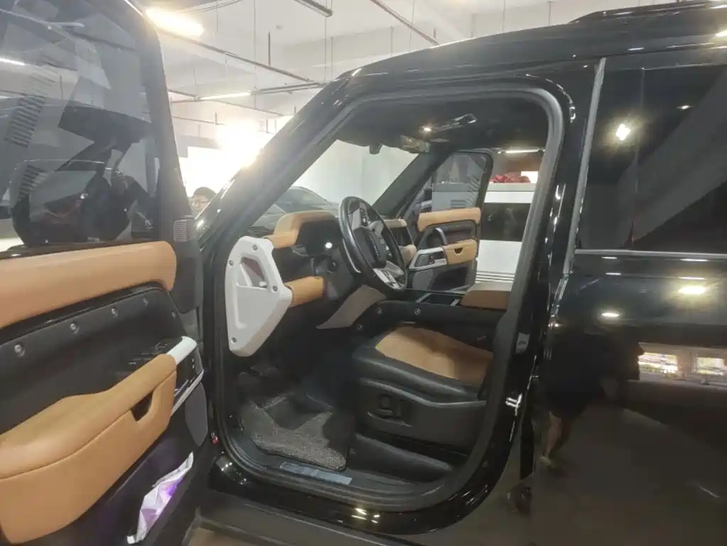 Land Rover Defender — миниатюра 2