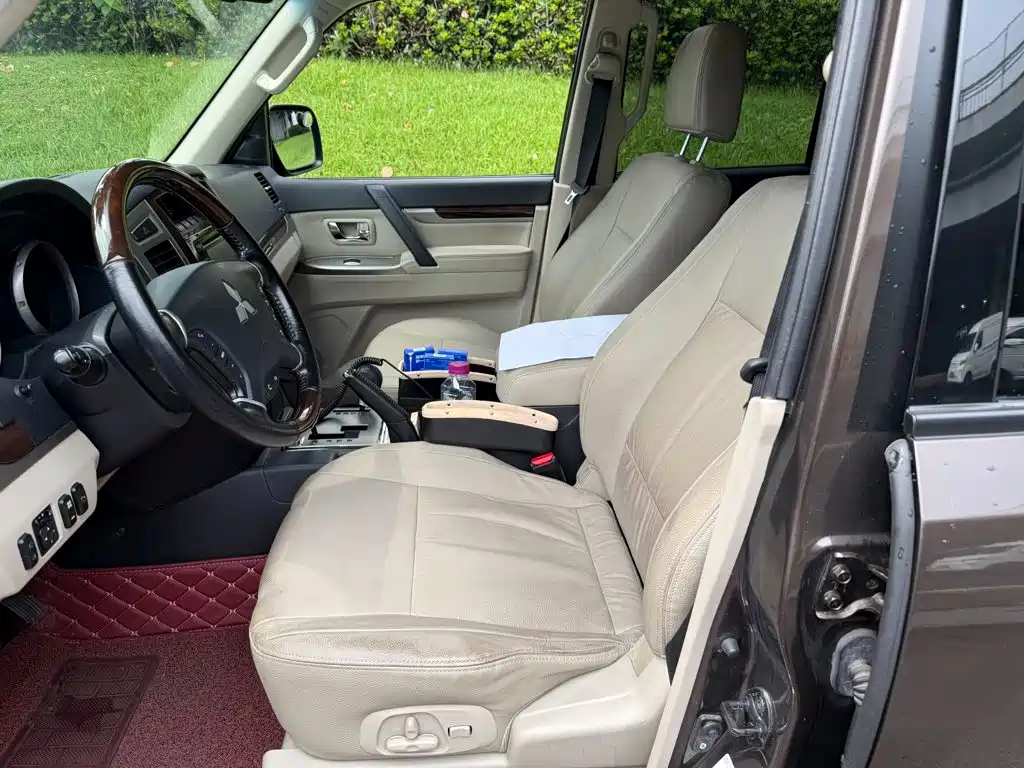 Mitsubishi Pajero (Import) — миниатюра 8