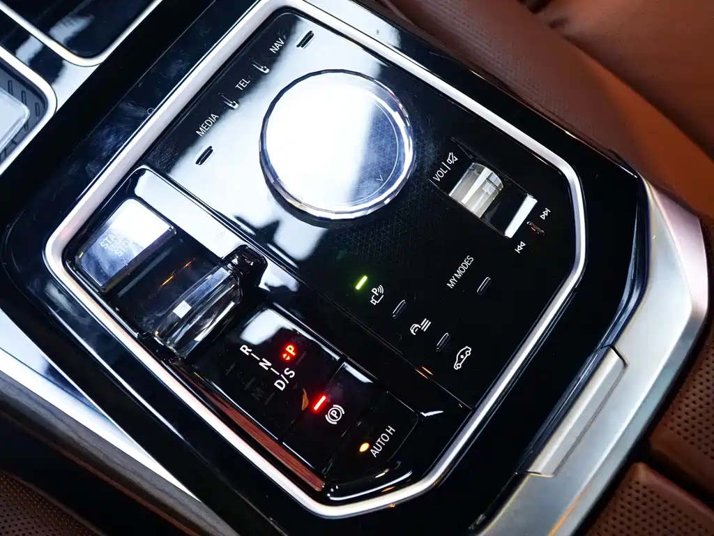 BMW 7 Series — миниатюра 16