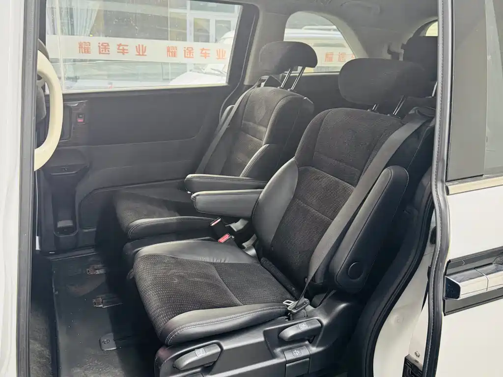 Honda Elysion — миниатюра 8