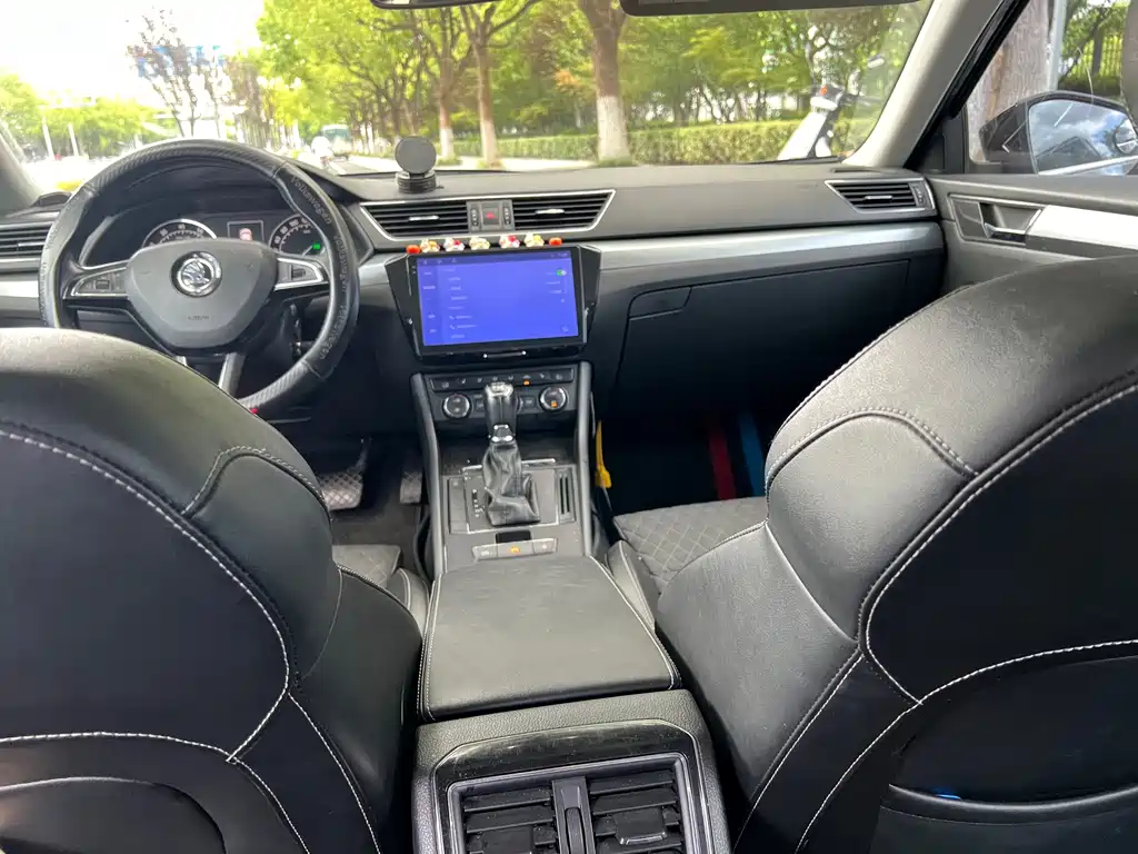 Skoda Superb — миниатюра 13