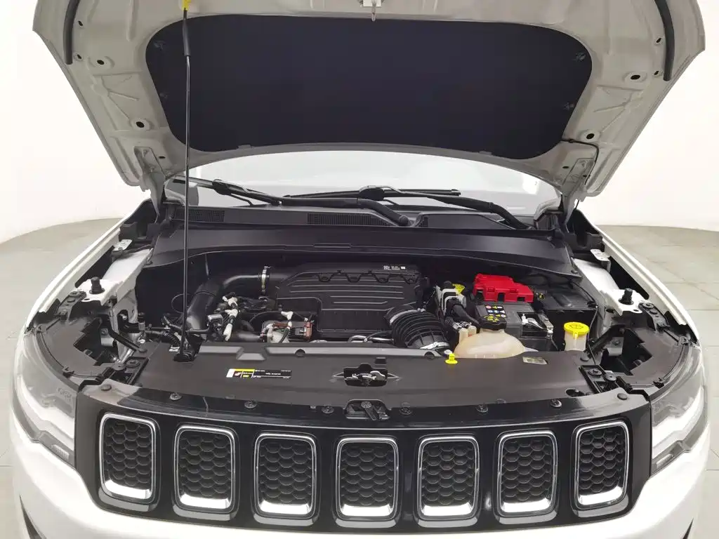 Jeep Compass — миниатюра 6