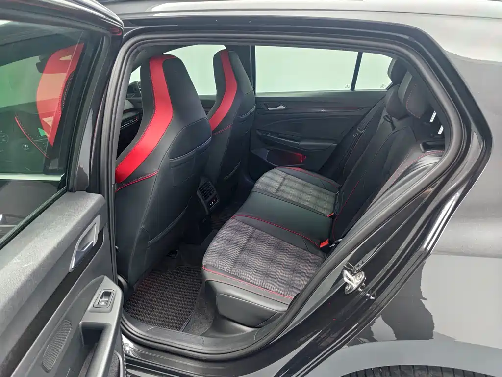 Volkswagen Golf GTI — миниатюра 12