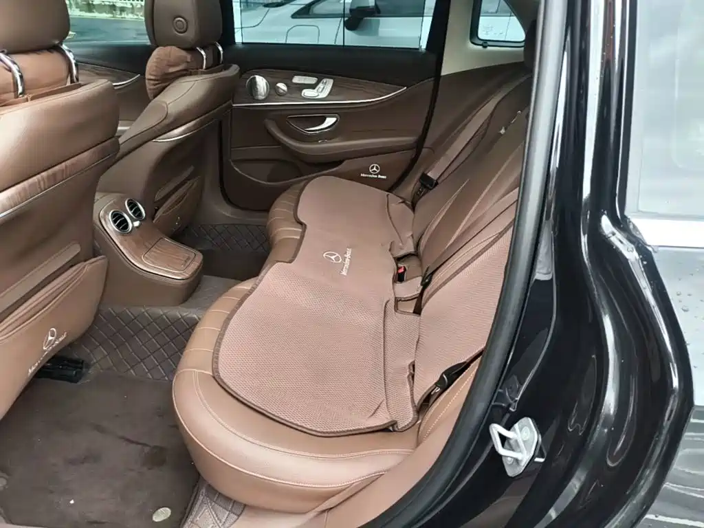 Mercedes-Benz E-Class — миниатюра 17