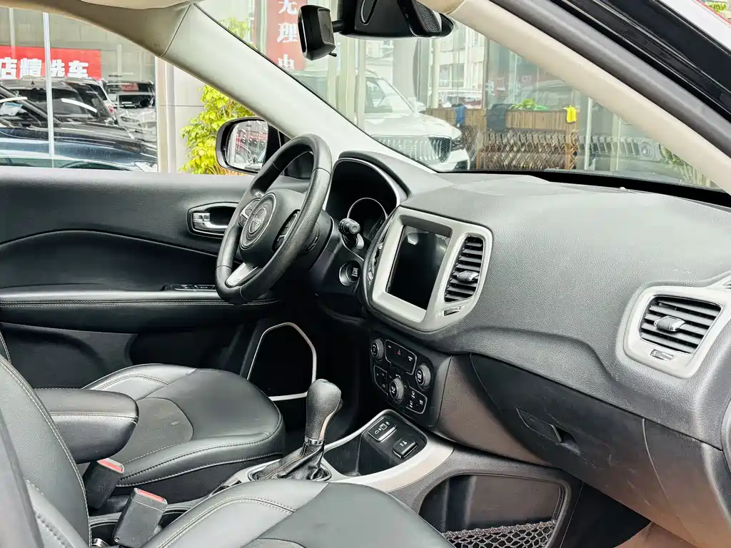 Jeep Compass 220T Auto Elite Edition, фото 13