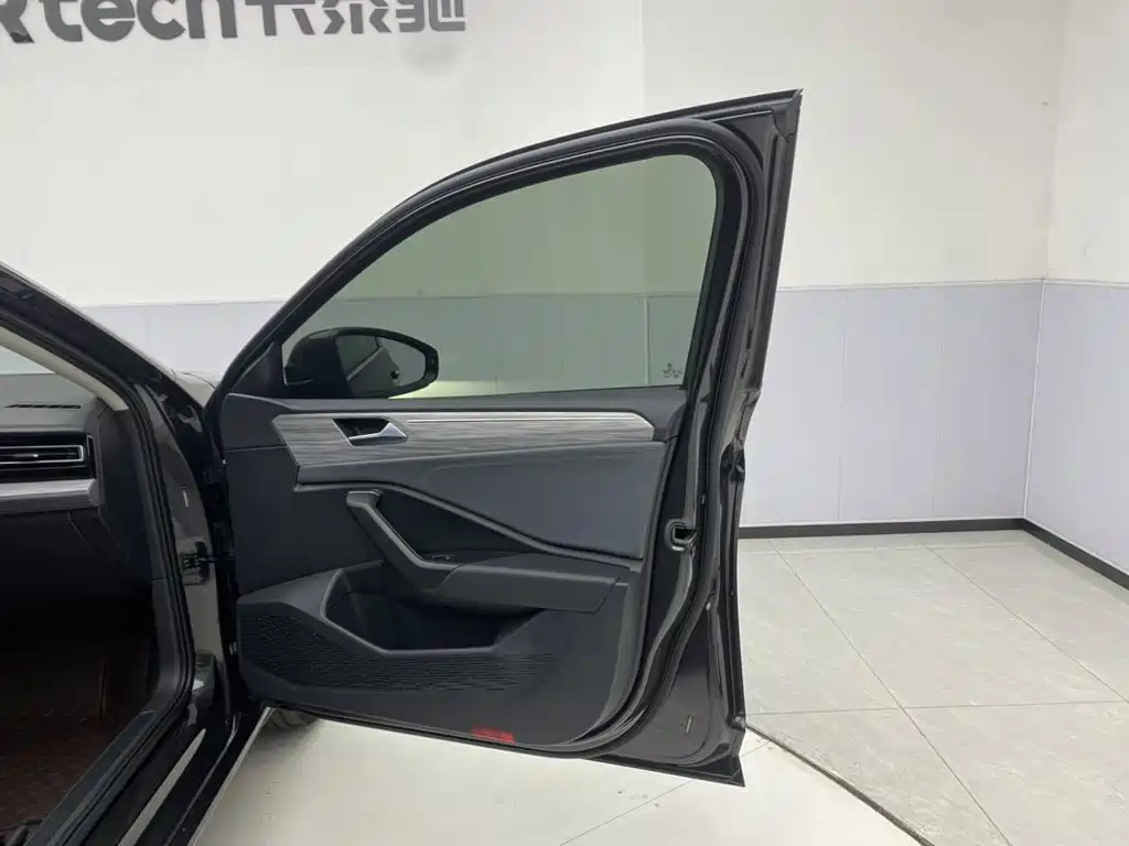 Volkswagen Sagitar — миниатюра 25