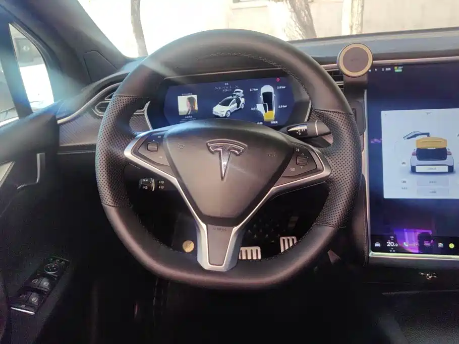 Tesla Model X — миниатюра 15