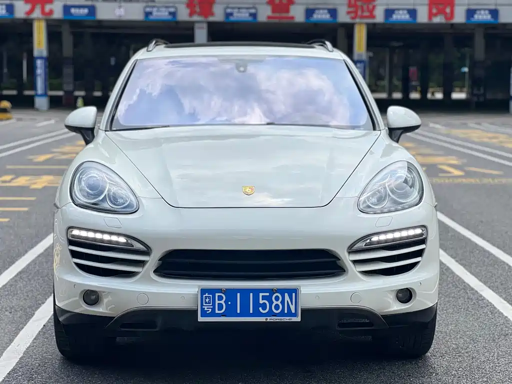 Porsche Cayenne — миниатюра 4
