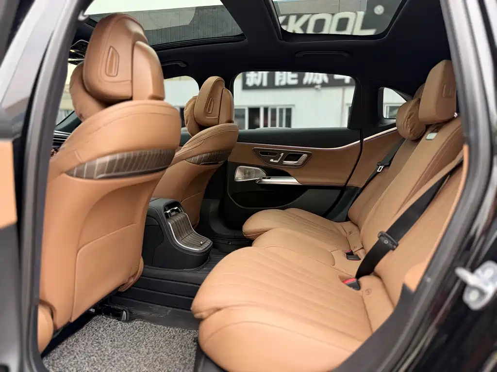 Mercedes-Benz E-Class — миниатюра 9