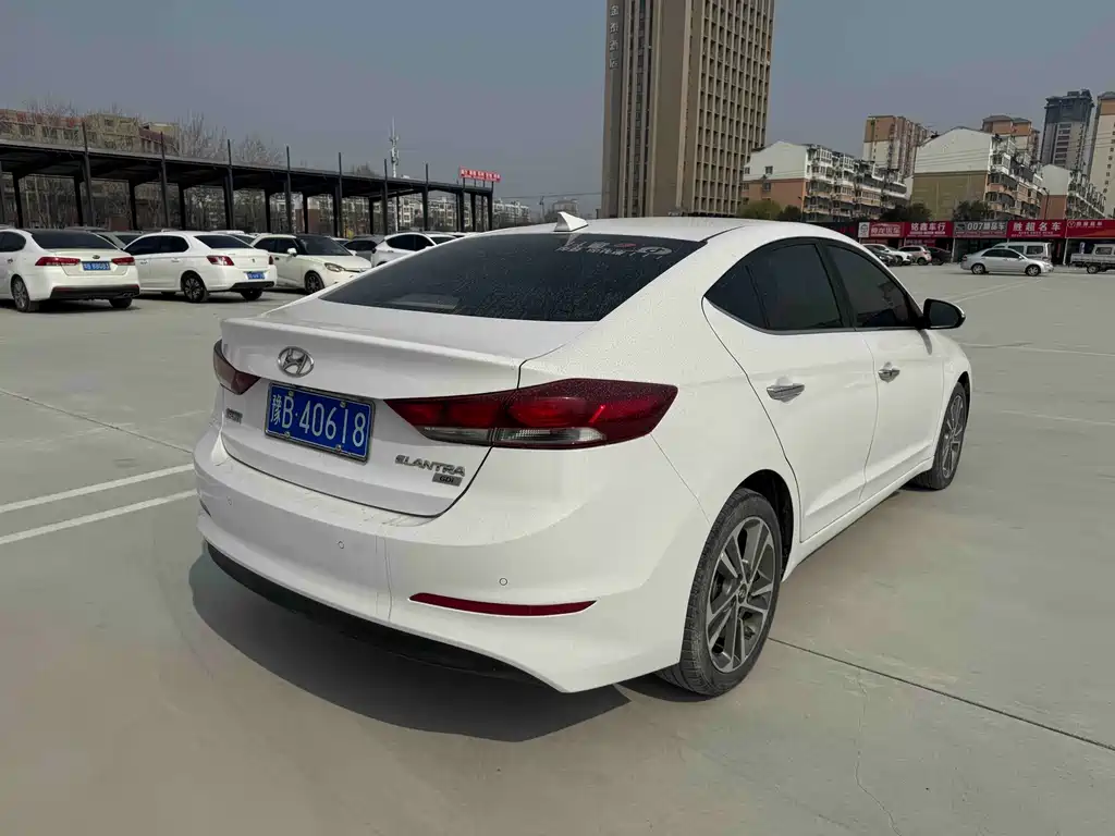 Hyundai Elantra — миниатюра 21