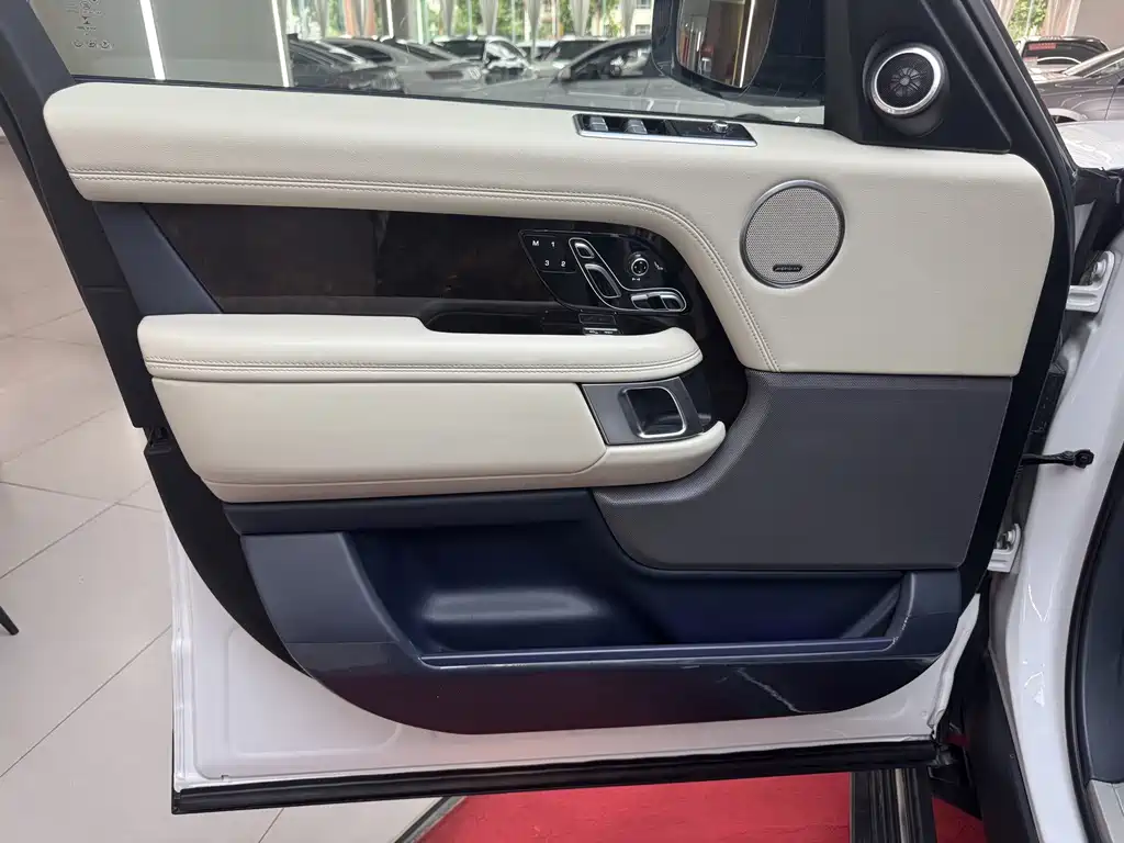 Land Rover Range Rover — миниатюра 11