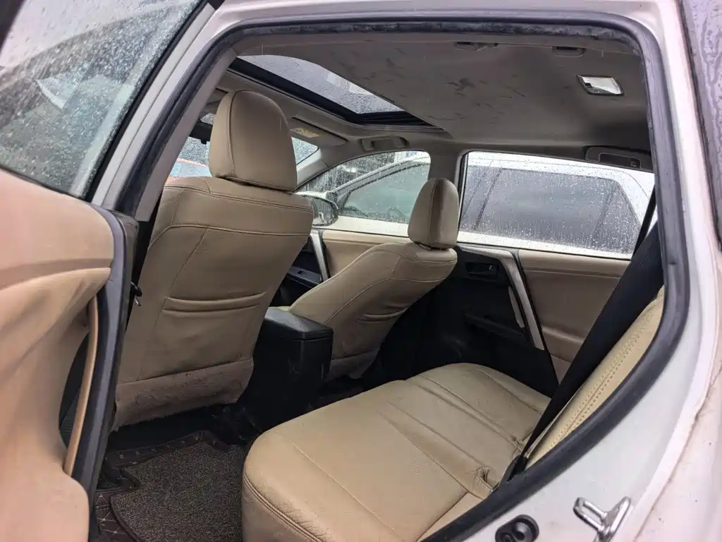 Toyota RAV4 — миниатюра 8