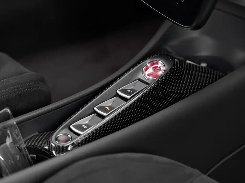 McLaren Artura — миниатюра 18