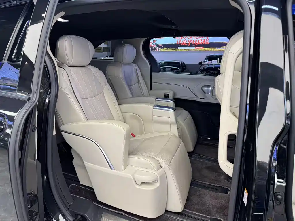 Toyota Sienna — миниатюра 7