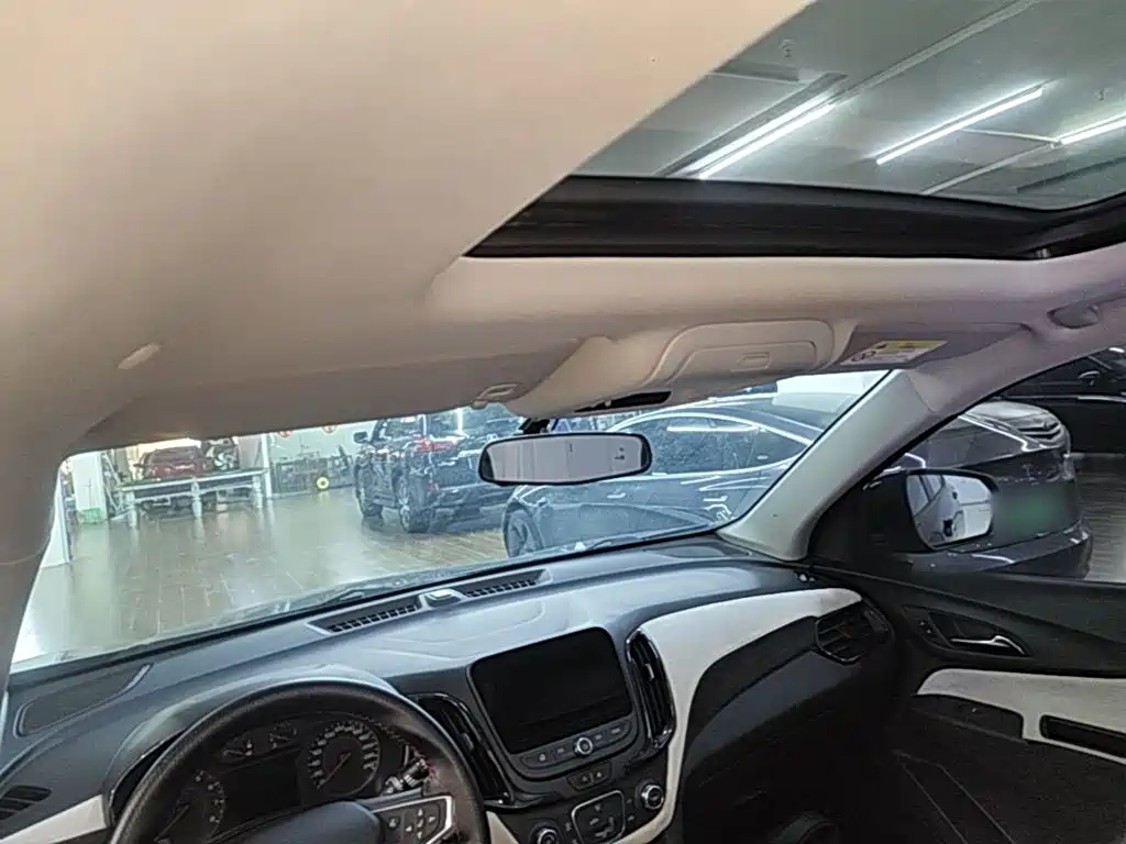 Chevrolet Equinox — миниатюра 18