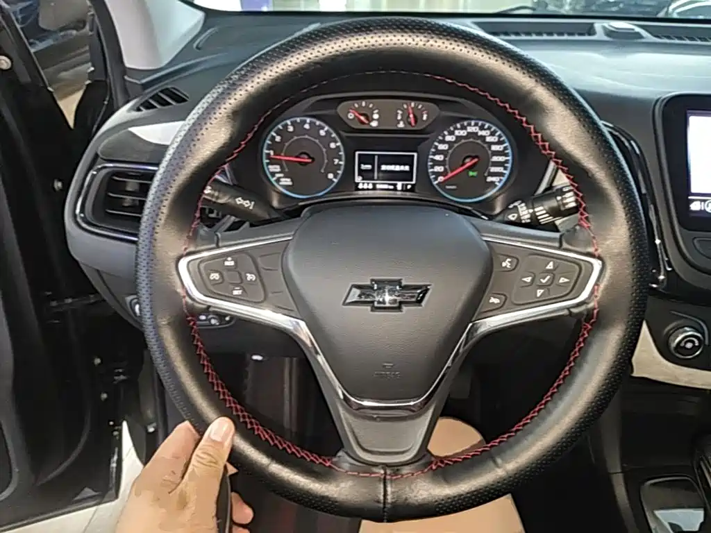 Chevrolet Equinox — миниатюра 11