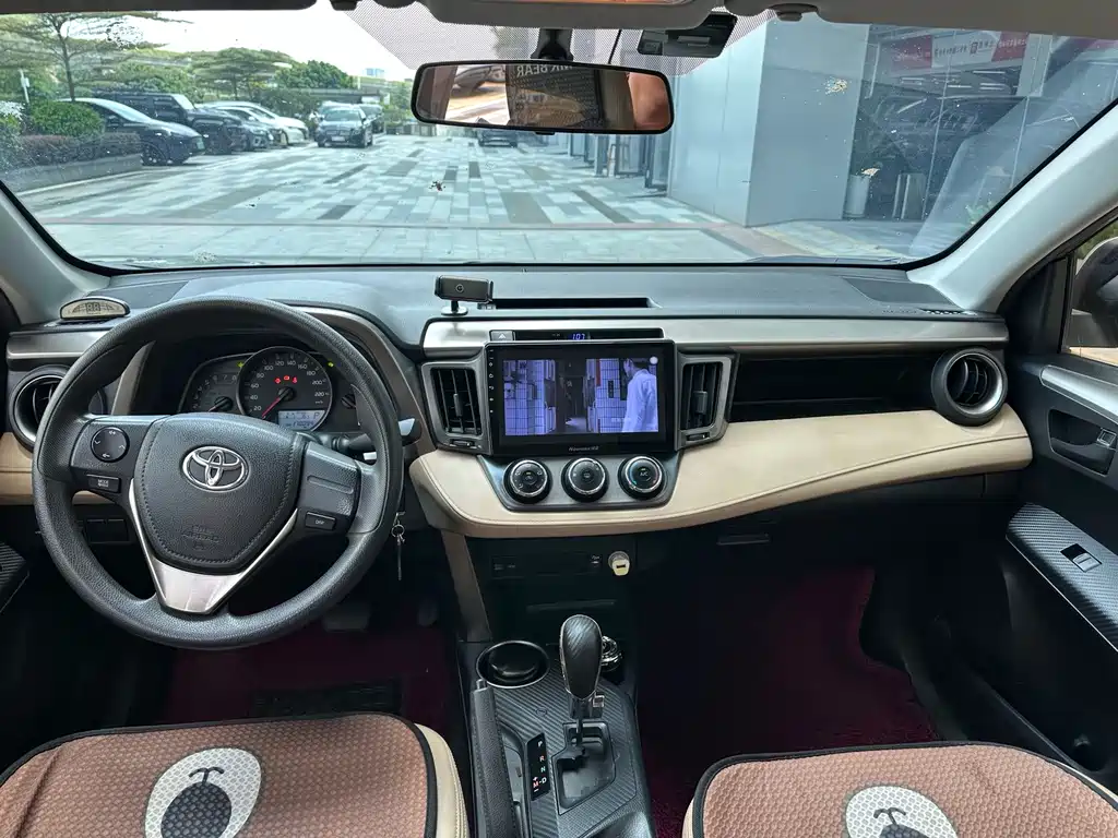 Toyota RAV4 — миниатюра 8