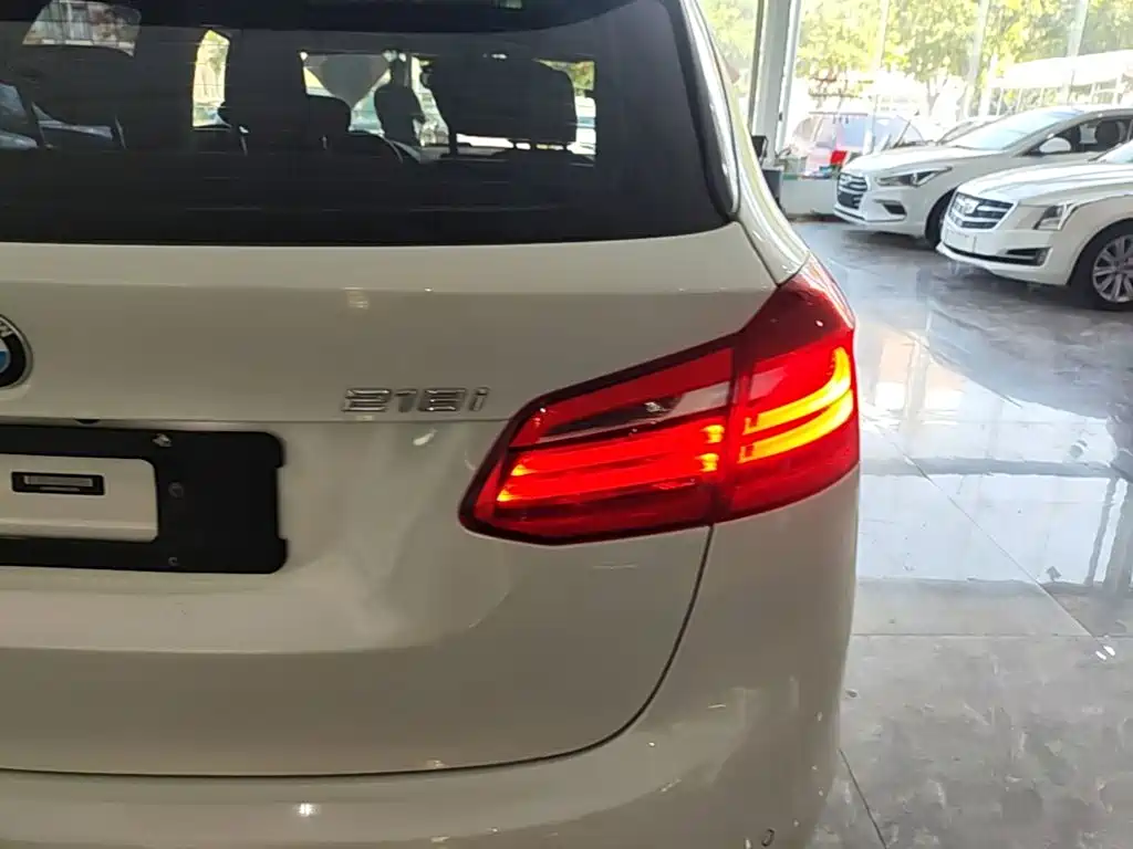 BMW 2 Series Active Tourer — миниатюра 8