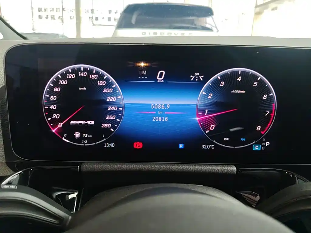 Mercedes-Benz GLA AMG — миниатюра 12