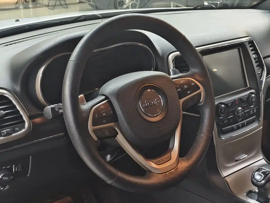 Jeep Grand Cherokee (Import) — миниатюра 8