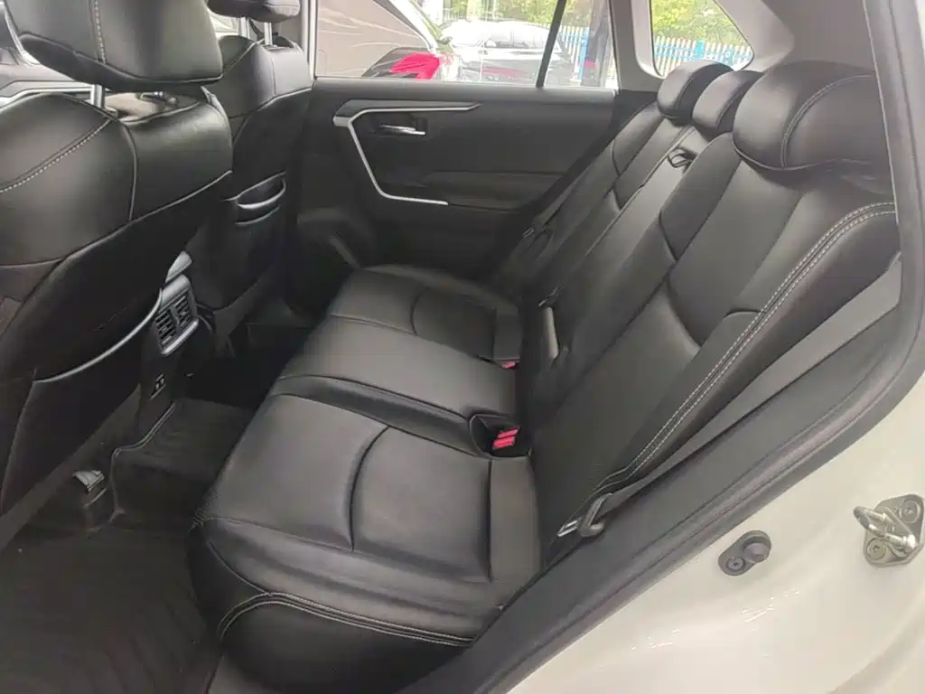 Toyota RAV4 — миниатюра 17