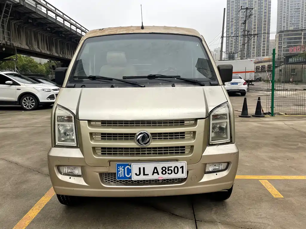 DFSK C37 — миниатюра 2