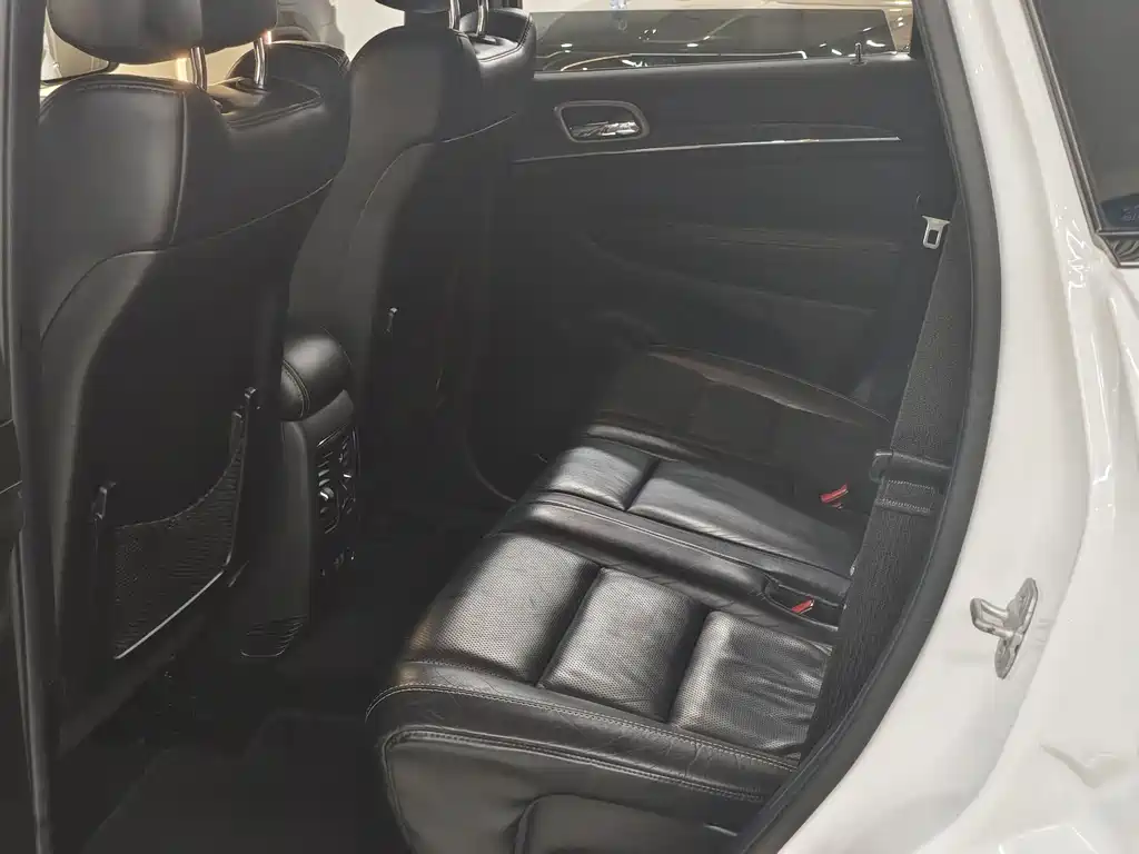 Jeep Grand Cherokee (Import) — миниатюра 7