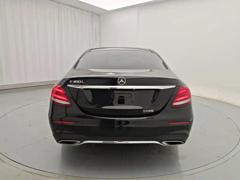 Mercedes-Benz E-Class — миниатюра 9