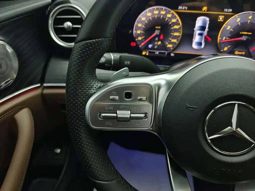 Mercedes-Benz E-Class — миниатюра 30
