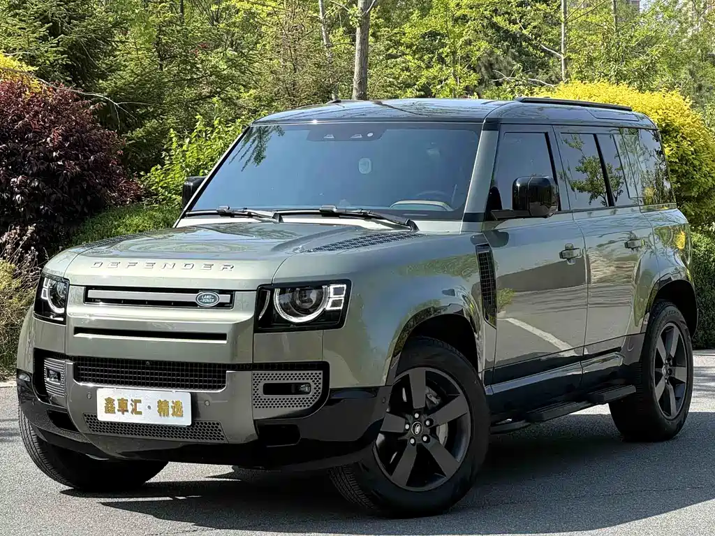 Land Rover Defender 2024
