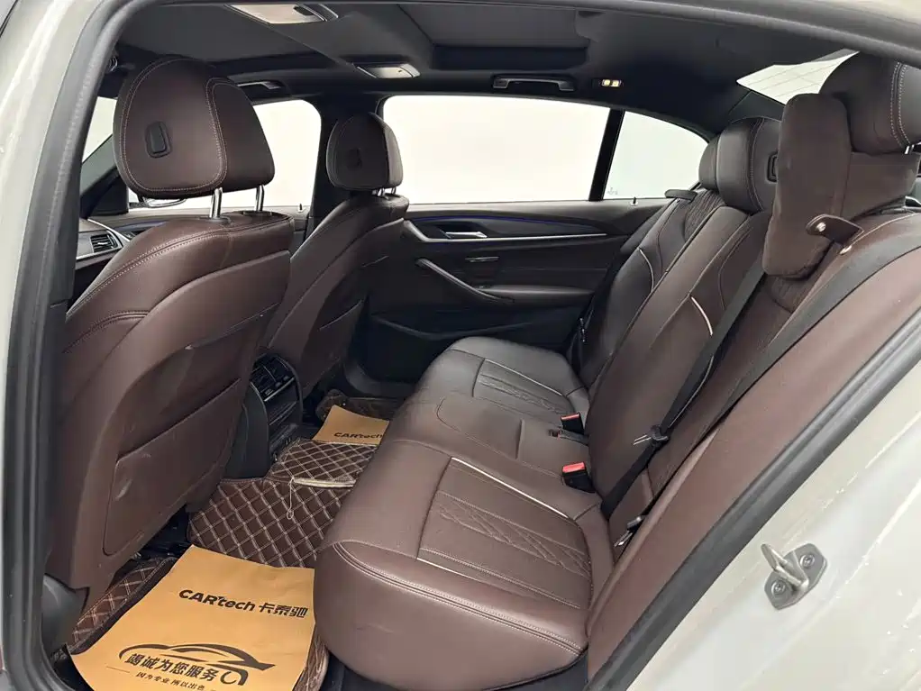 BMW 5 Series — миниатюра 9