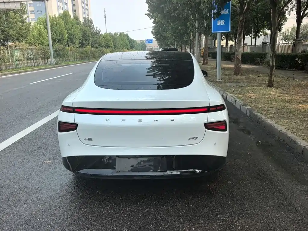 XPeng P7 — миниатюра 2