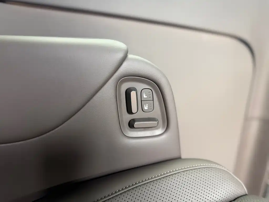 Li Auto Li MEGA — миниатюра 15