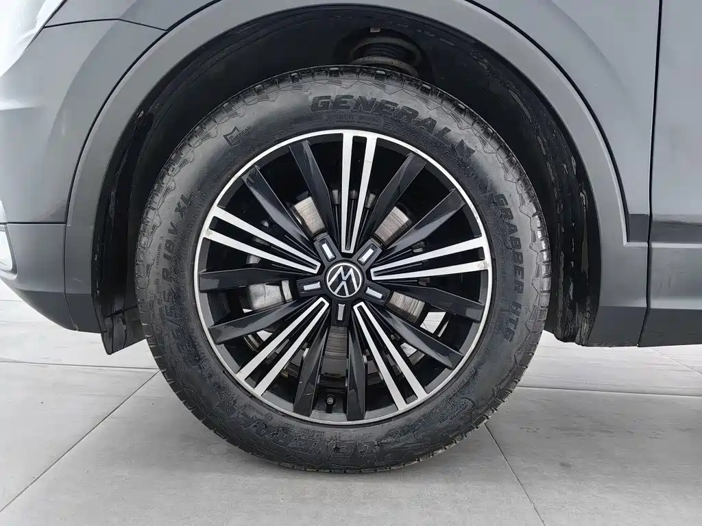 Volkswagen Tiguan L — миниатюра 17