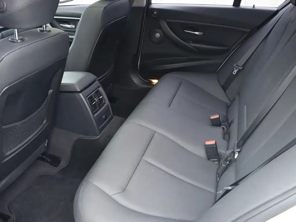 BMW 3 Series — миниатюра 13