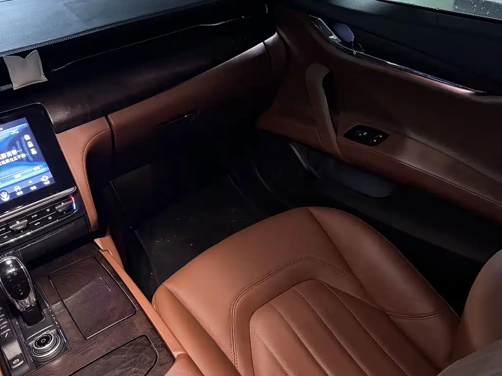 Maserati Quattroporte — миниатюра 7