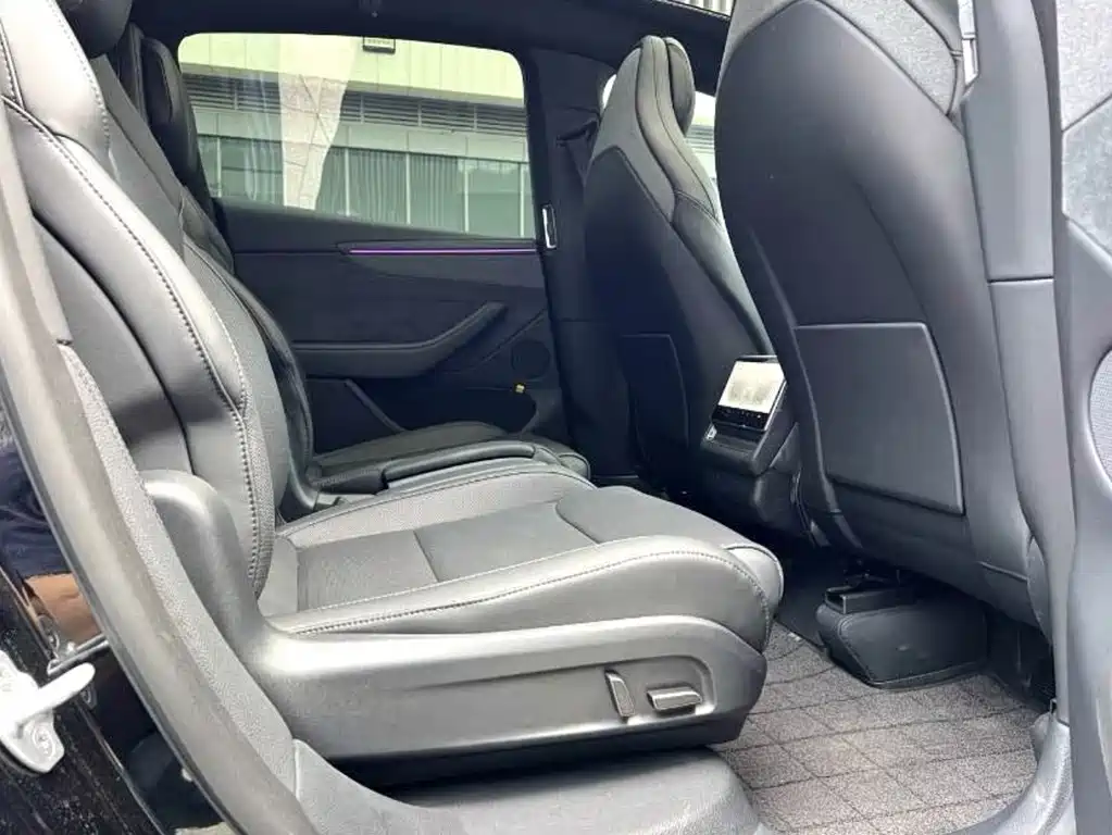 Tesla Model Y L — миниатюра 4