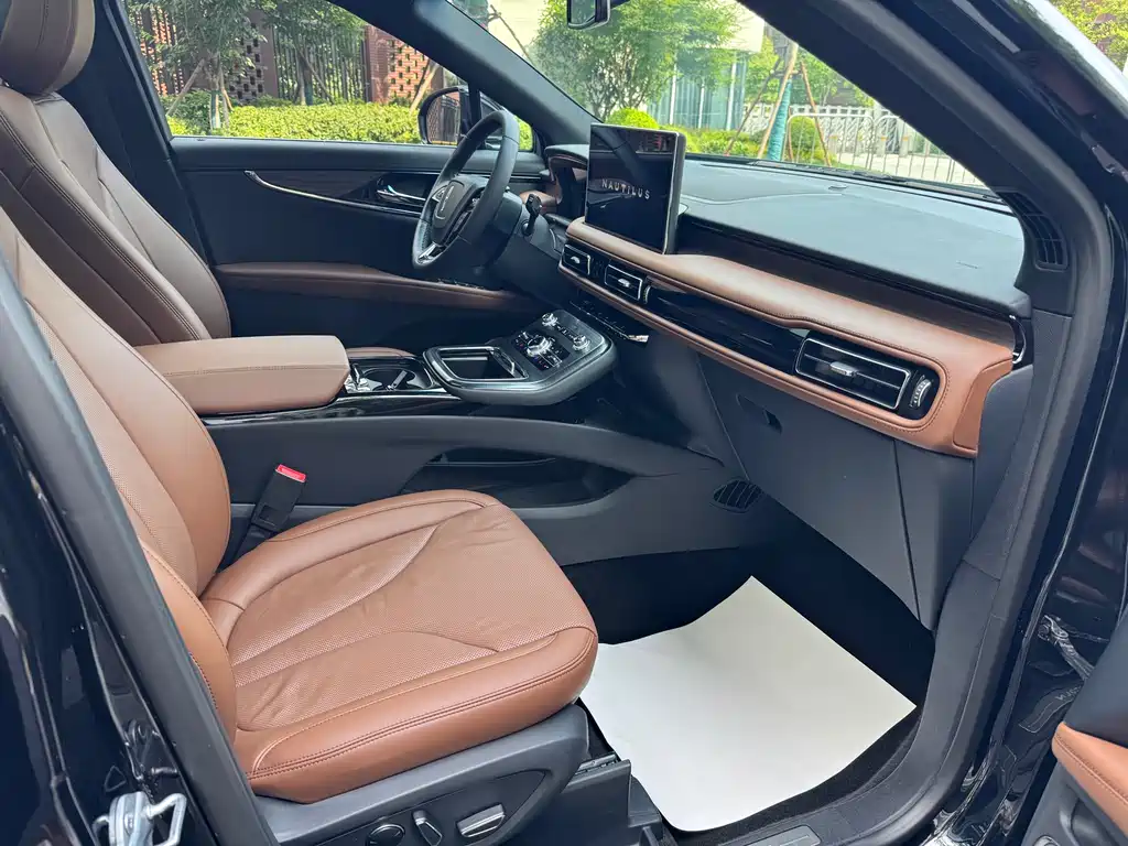 Lincoln Nautilus 2021 2.0T