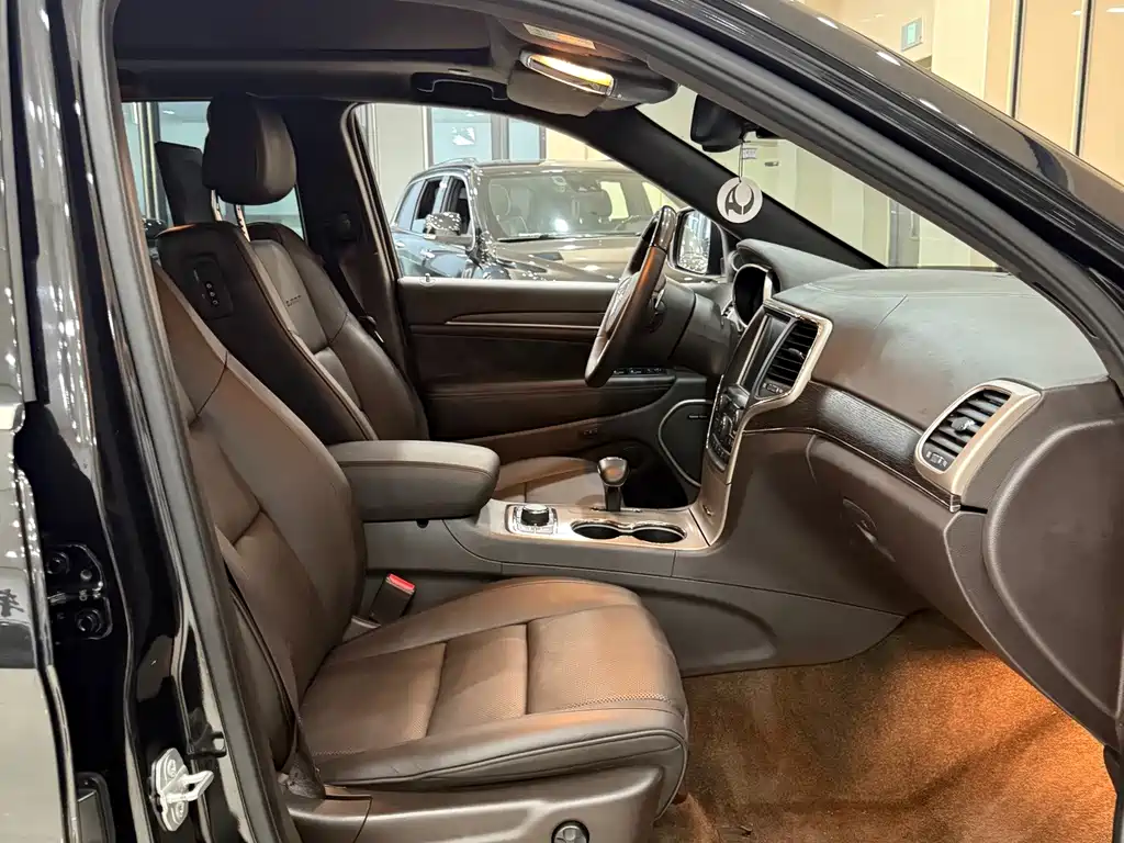 Jeep Grand Cherokee (Import) — миниатюра 12